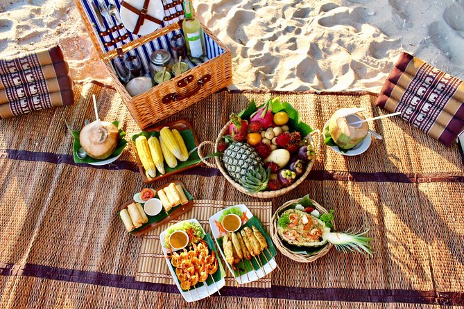 Picnic gourmet romántico en la playa de Jimbaran