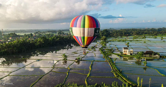 Globo aerostático en Ubud al amanecer
