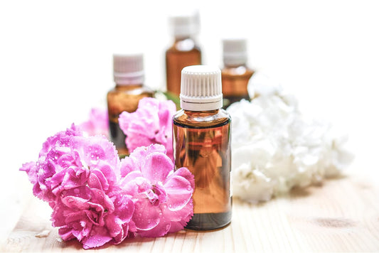 Masaje en pareja con flores y aceites