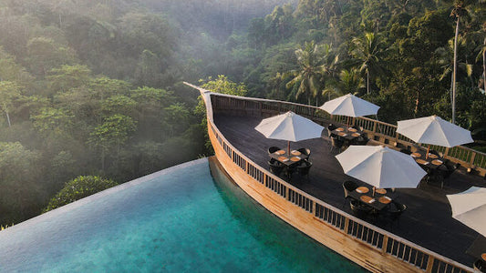 Noche romántica en hotel boutique de lujo en Bali con vista a los arrozales