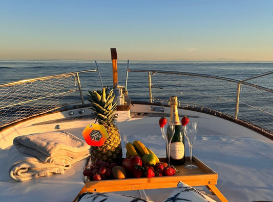 Paseo romántico en barco con desayuno al amanecer en pareja